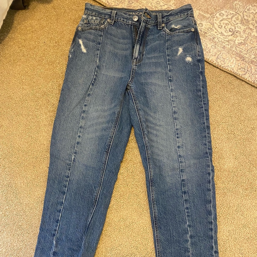 Super cute high waist American Eagle mom jeans
